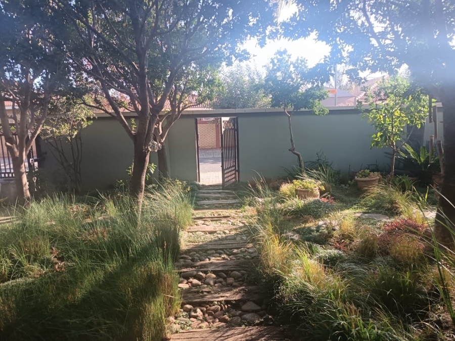 4 Bedroom Property for Sale in Roylglen Gardens Northern Cape